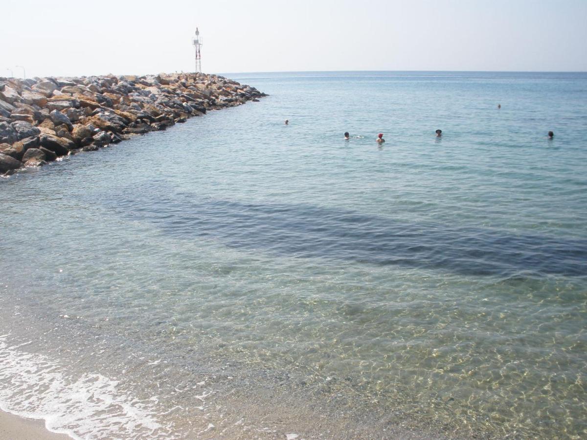 Pansion Alexandros By The Sea Aparthotel เนอา สกีโอนี ภายนอก รูปภาพ
