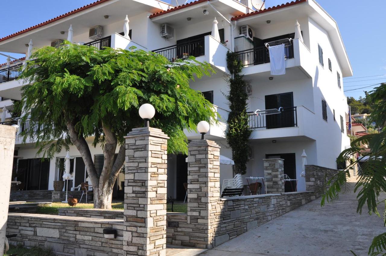 Pansion Alexandros By The Sea Aparthotel เนอา สกีโอนี ภายนอก รูปภาพ