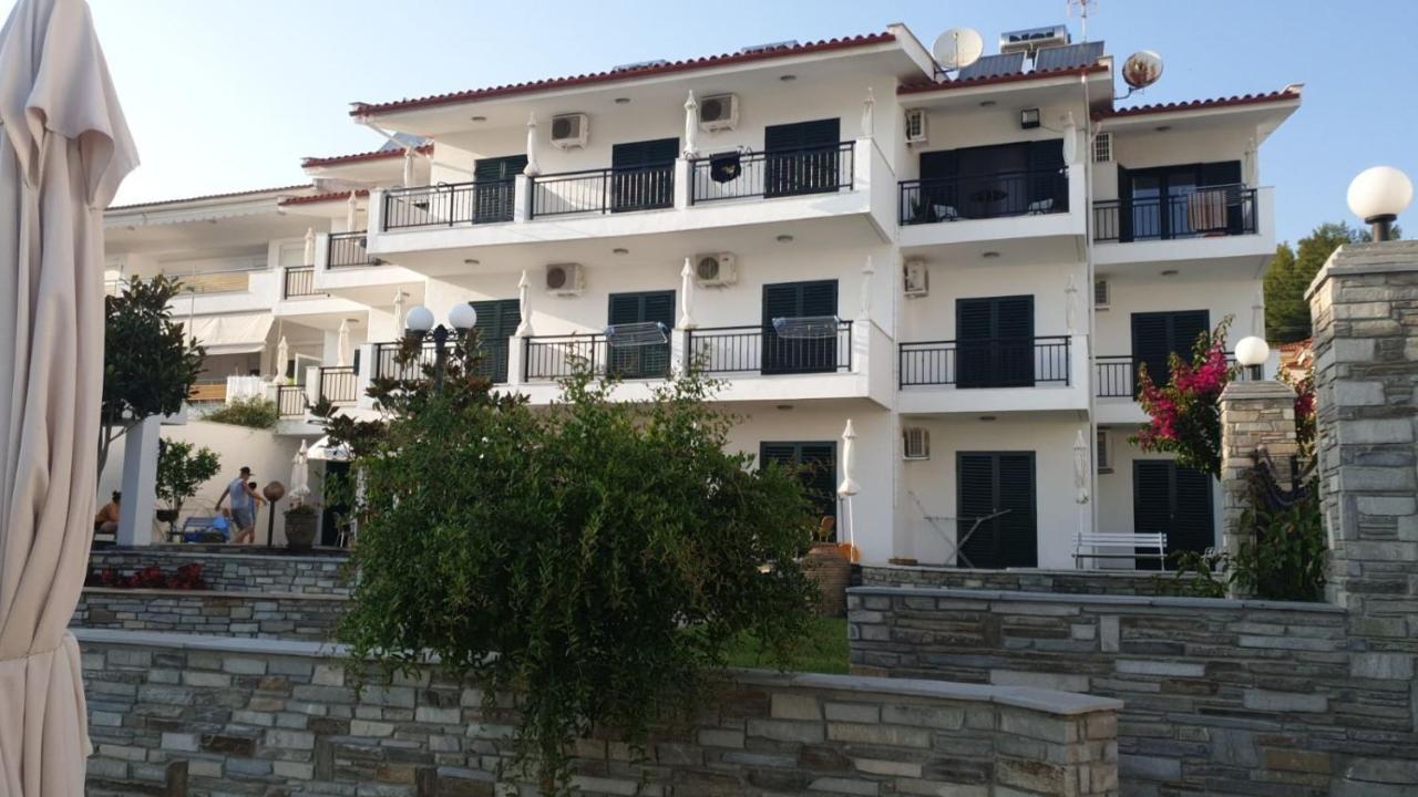 Pansion Alexandros By The Sea Aparthotel เนอา สกีโอนี ภายนอก รูปภาพ