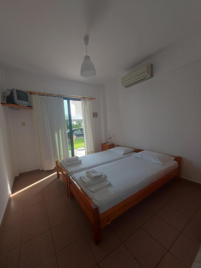 Pansion Alexandros By The Sea Aparthotel เนอา สกีโอนี ภายนอก รูปภาพ